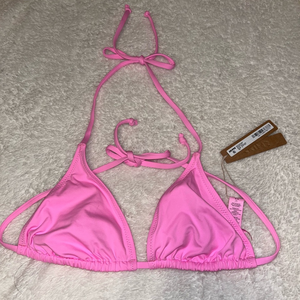 SKIMS signature swim bikini top in taffy. sold out on website! NWT!